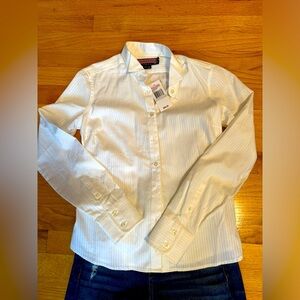 Vineyard vines white cotton shirt. Size0